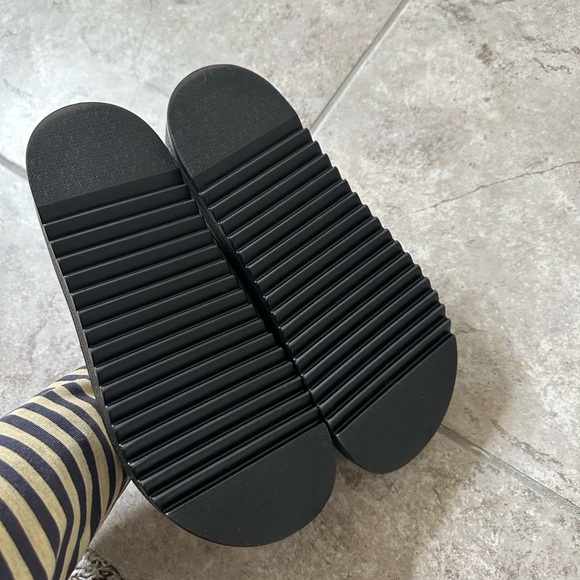 Platform buckle sandals - Picture 3 of 6